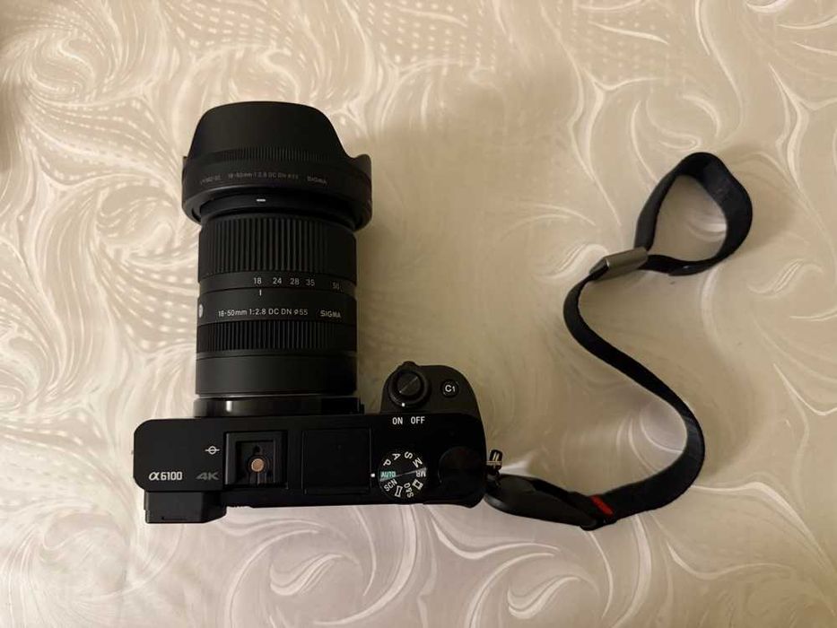 Sony A6100 16-50 mm F3.5-5.6 + Sigma 18-50mm F2.8