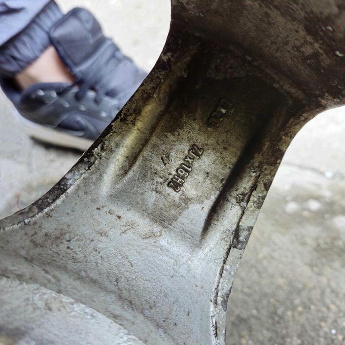 BMW Е87 4-ри джанти с две зимни гуми 205/55R16