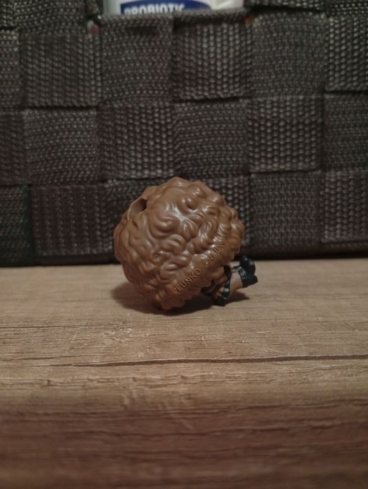 „Nancy – фигурка Stranger Things Kinder Joy –2€

• Герой: Nancy  
•