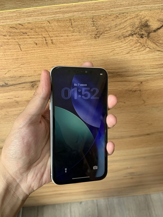 Срочно сотилади iPhone 11 !!!