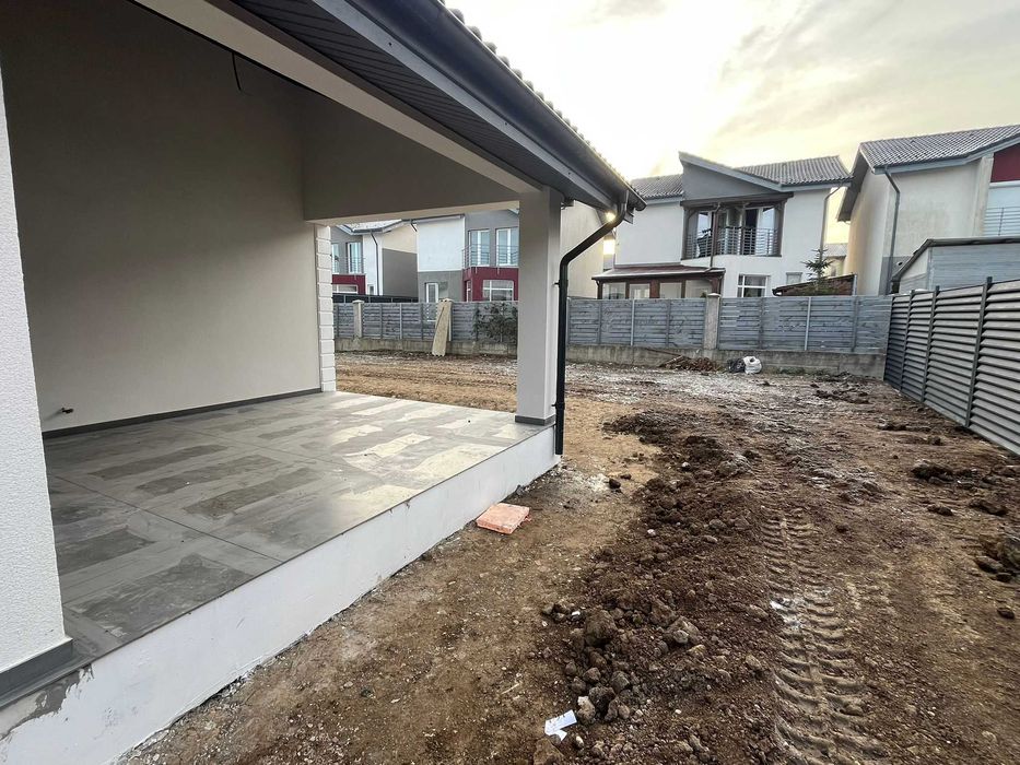 Case dispuse pe parter! Segment premium! Finisaje incluse in pret!