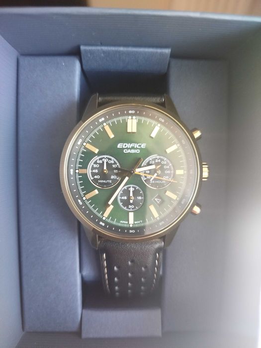 Часовник Casio Edifice - златист корпус, зелен циферблат и кожаа