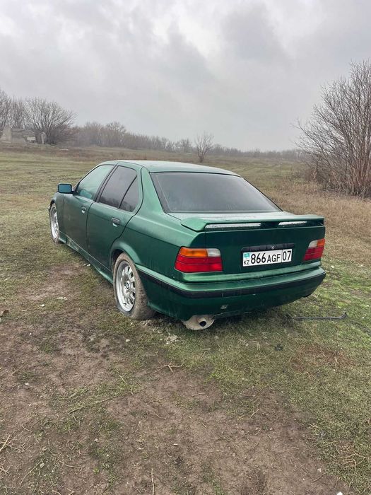 Продам машину марки БМВ