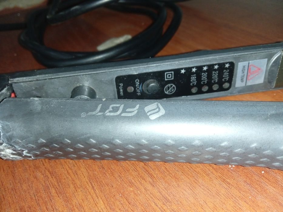 Утюг для волос все работает состояния отличное сломан