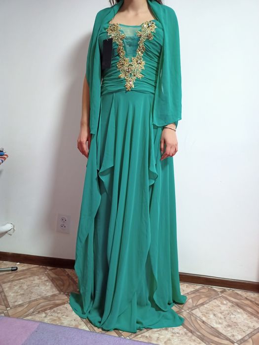 Продам вечернее платье новое