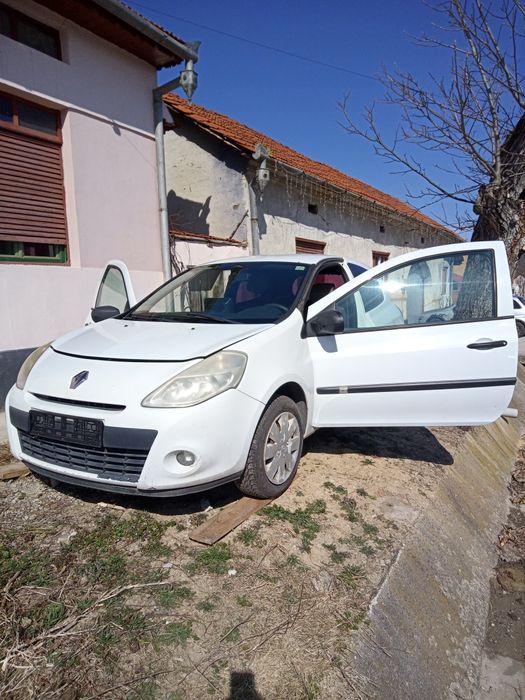 Vând Renault Clio 3 pentru dezmembrări.