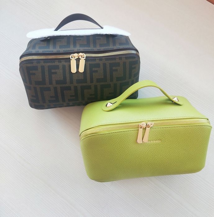 Косметичка объемная