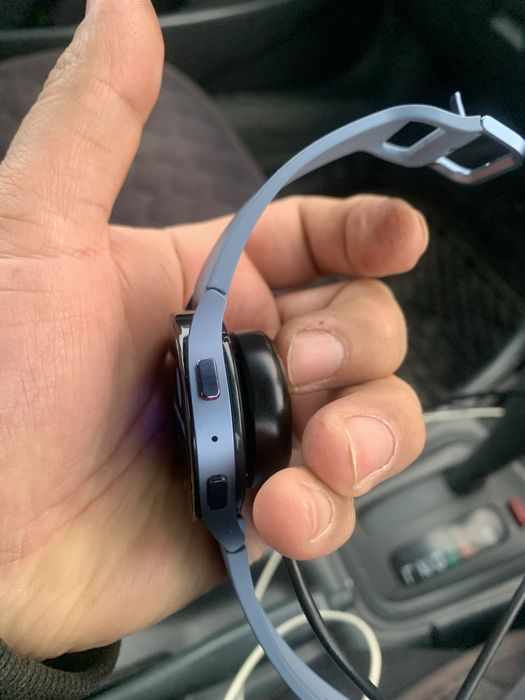 Продам Galaxy Watch5 (J65X)