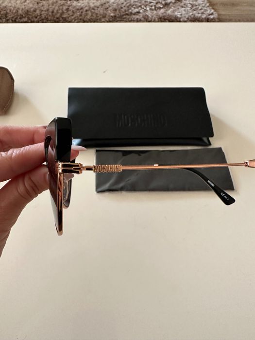 Чисто нови слънчеви очила Moschino