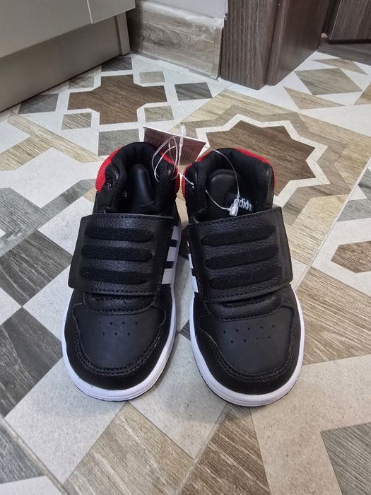 Нови детски маратонки Адидас