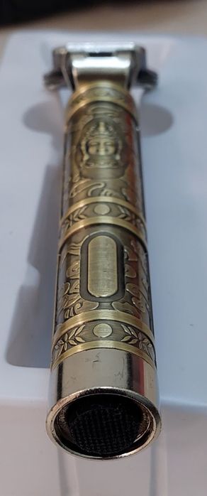 Машинка за подстригване със стоманени остриета