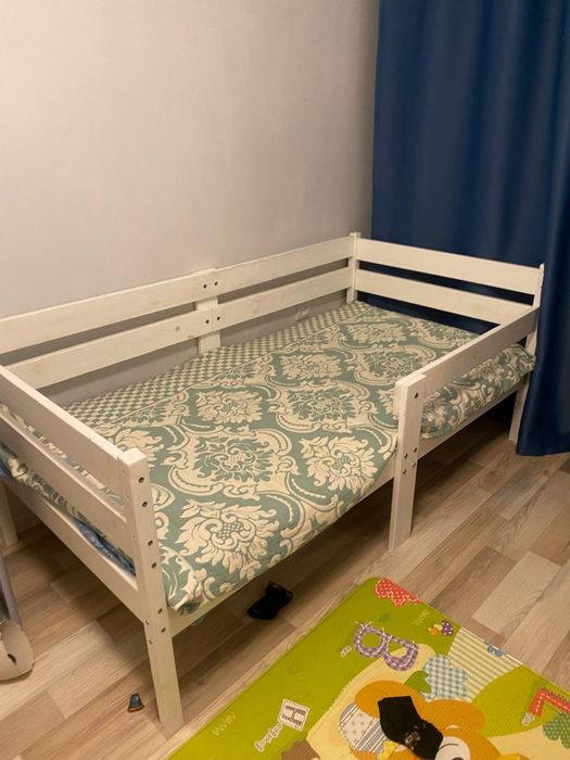 Кровать детская с матрасом