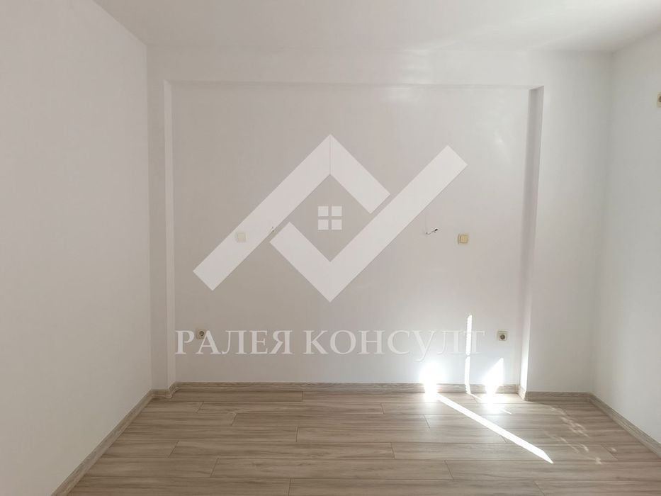 Продава се Тристаен апартамент в Пловдив, Каменица 1 - 170 кв.м за 1548 €/кв.м - Снимка #4