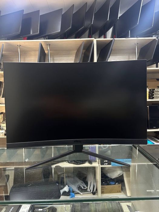 MSI 27” Curved 240hz Holati zor  Karopka yoq