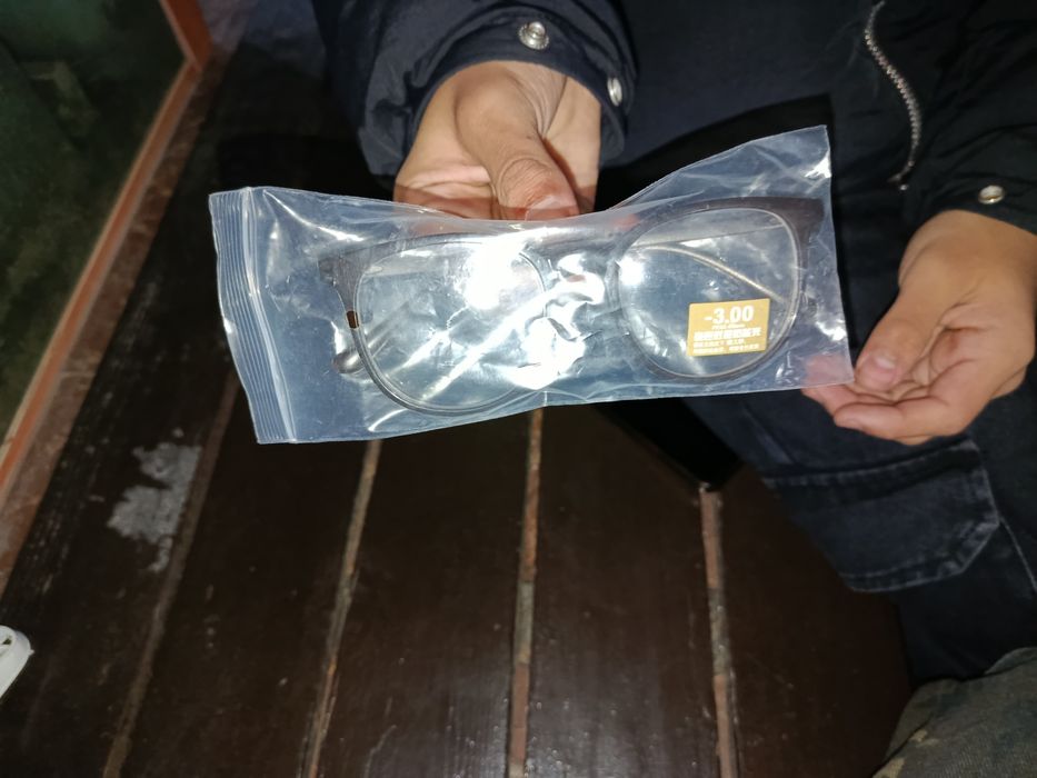 Срочно продаётся очки для зрения -3 хамелеон о цене договоримся