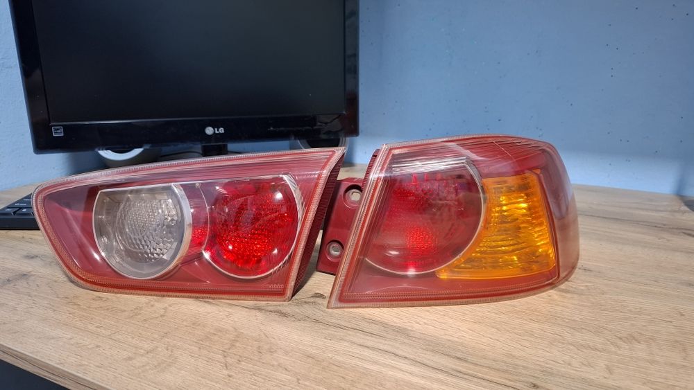 Заднии Стопы Фары Митсубиси Ланцер 10