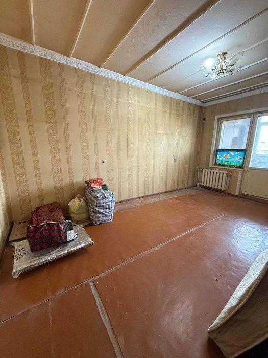 продается квартира 4/5/5  Юнусабад 12