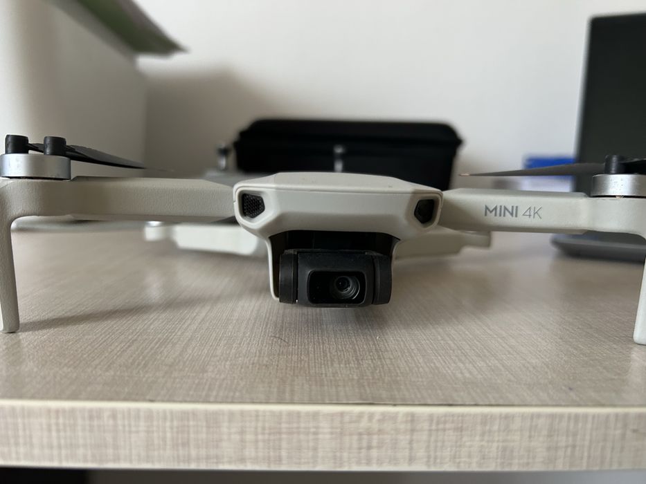 DJI Mini 4K – stare foarte bună – 77 km zburați – geantă cadou