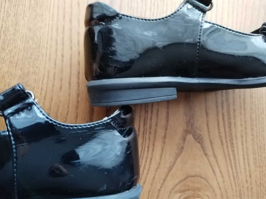 Pantofiori negri de lac