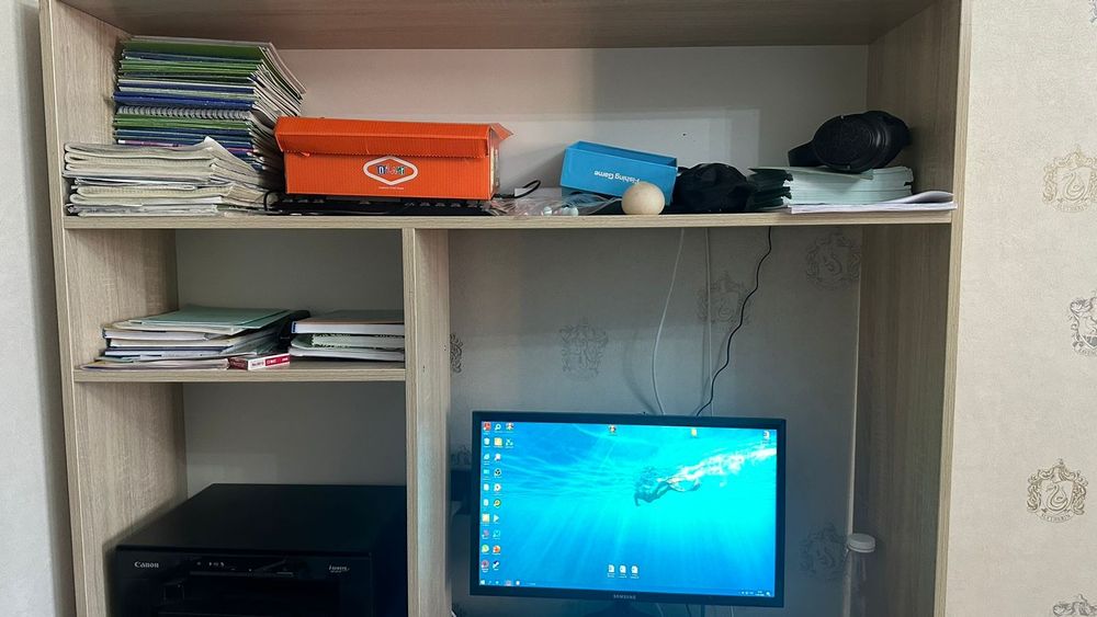 Письменный стол с полками