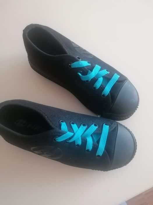 Vând Papuci cu role