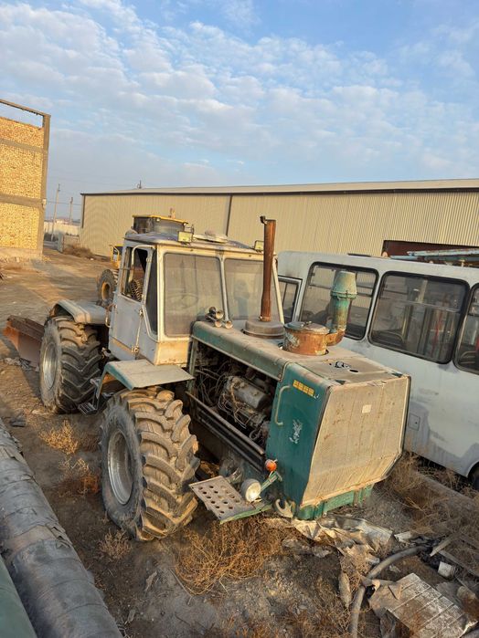 Продаётся Трактор Т-150, плуг и скрепер комплект