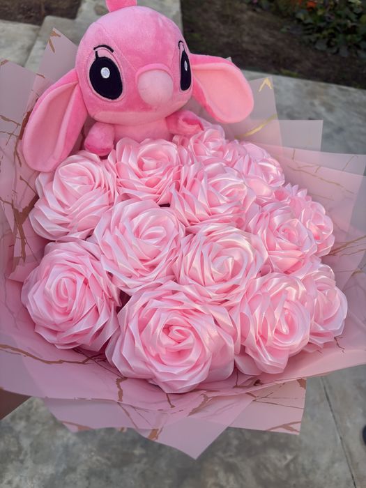 Buchet trandafiri din satin cu stitch roz