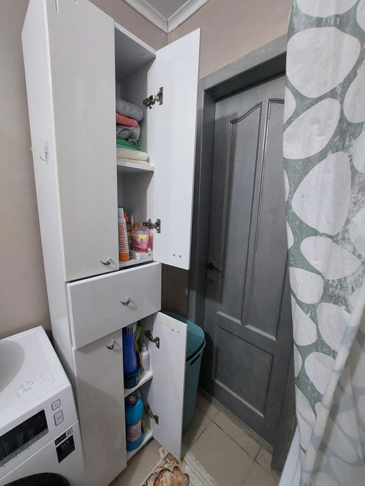 Продам шкаф и зеркало для ванной