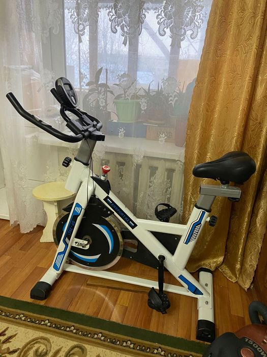 Велотренажёр белый