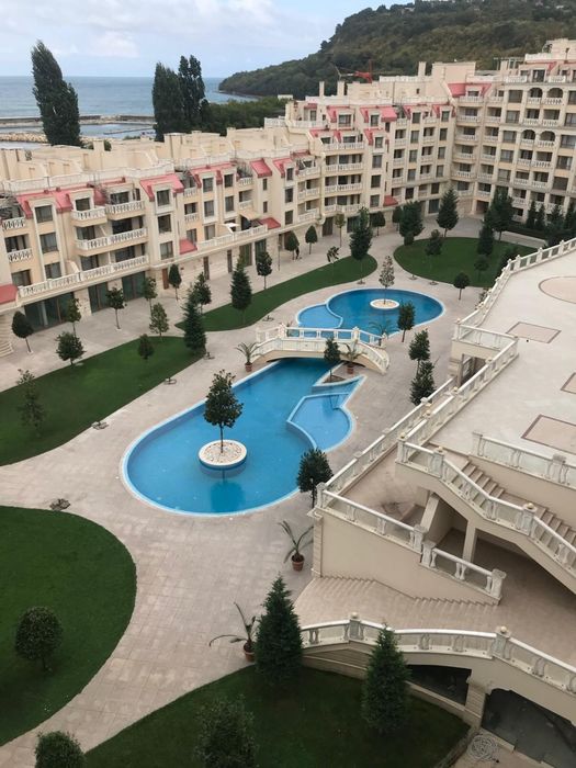 Тристаен апартамент в затворен комплекс