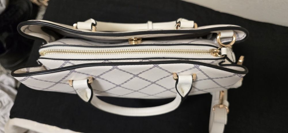 Нова. Дамска оригинална чанта със къса и дълга дръжка. Catwalk.