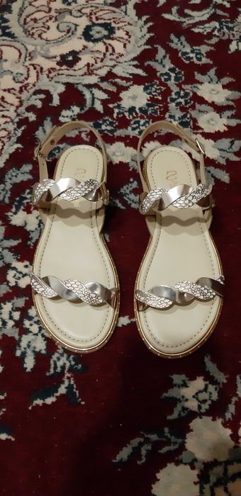 Sandale din piele marimea 37