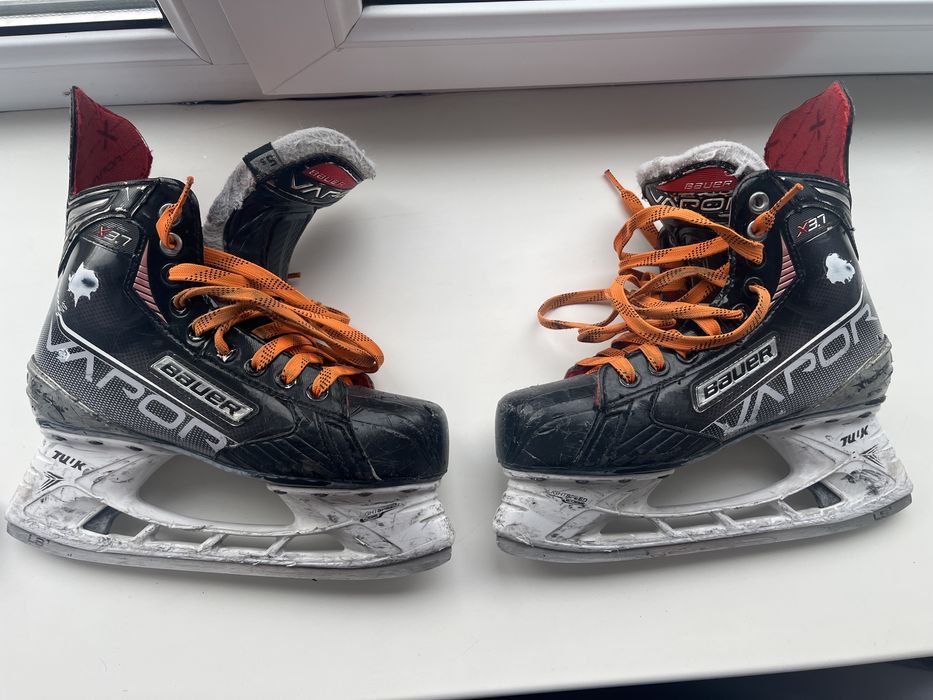 продам коньки хоккейные 3.7x bauer