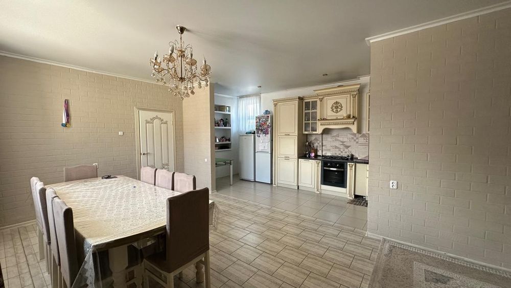 Продам два дома на одном участке