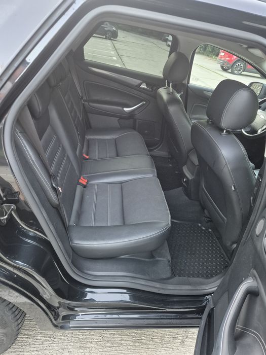 Ford Mondeo mk4 2.0 tdci euro 5 an 2013  Navigație mare color