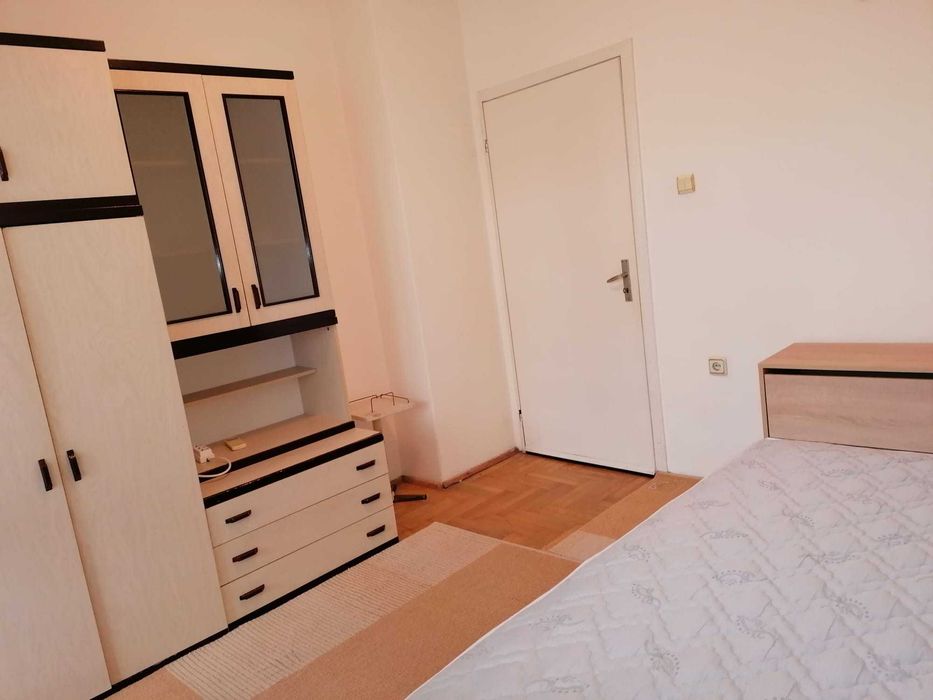 Давам под наем тристаен -център