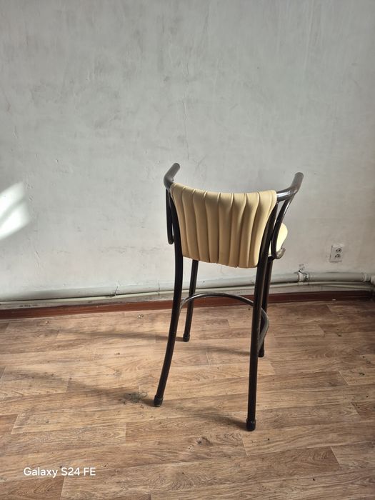 Продаётся стол для визажиста