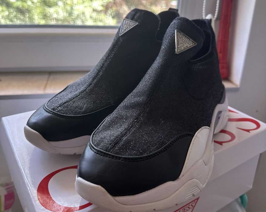 Обувки тип чорап GUESS