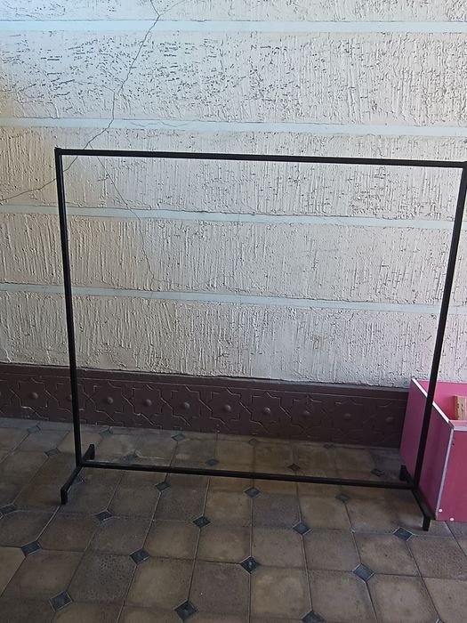 Продается вешелка.