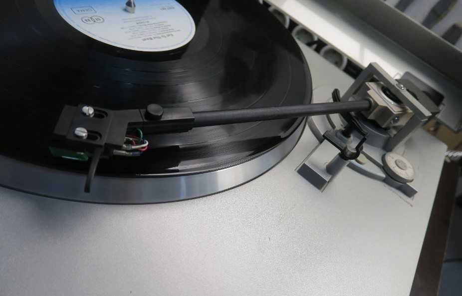 проигрыватель винила Hitachi HT-41S LP. Скидка!