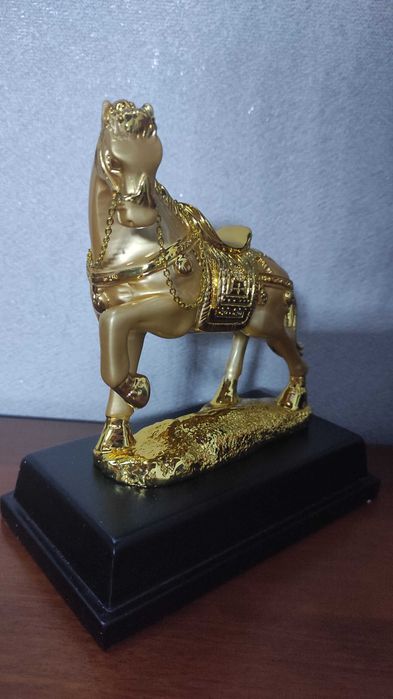 Статуэтка «Золотой конь» лошадь подарок