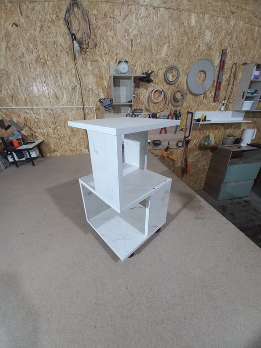 Столик преддиваный новый