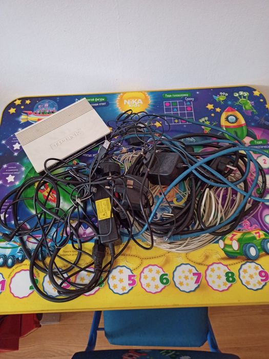 Сетевые провода.