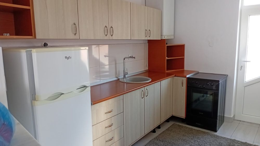 Închiriez apartament