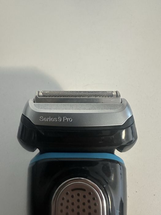 Braun Seria 9, cap shawer nou inlocuit de seria 9 pro.