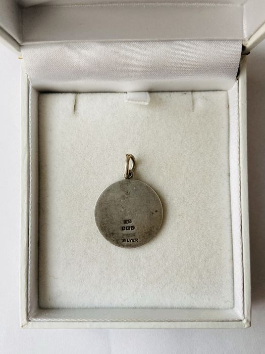 Pandantiv vechi emailat din argint cu Sfantul Cristian