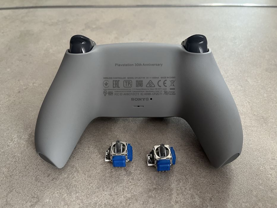 PS5 controller 30th Anniversary