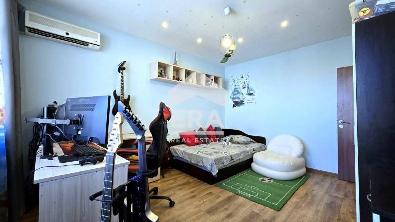 Продава се Четиристаен апартамент в Велико Търново, Център - 148 кв.м за 929 €/кв.м - Снимка #8