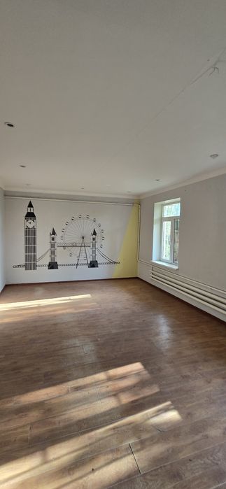 Кибрай марказида 2эт 8хона.