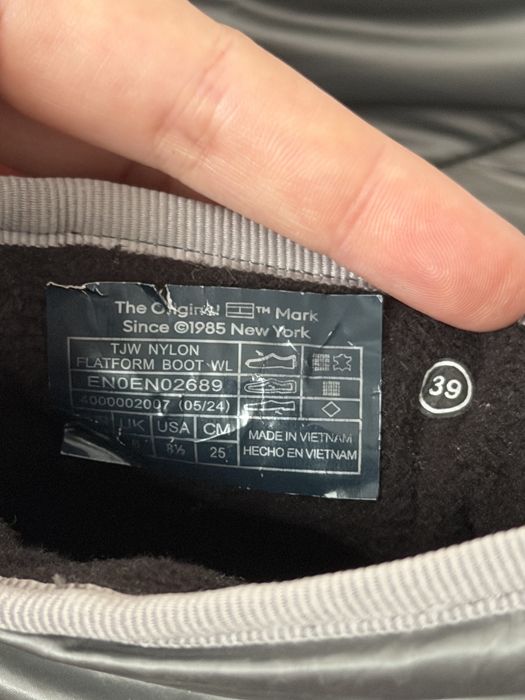 Ghete iarna Tommy Hilfiger noi marimea 39 Dama argintii gri